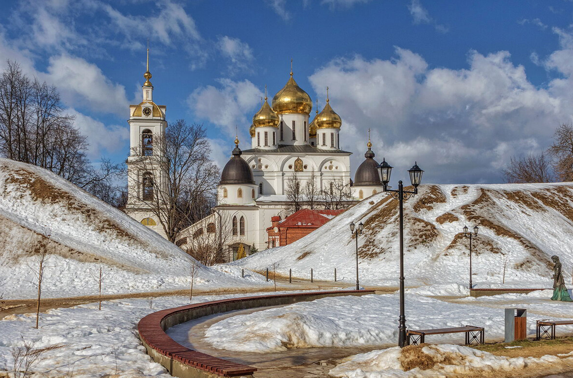 Успенский собор Дмитровского Кремля